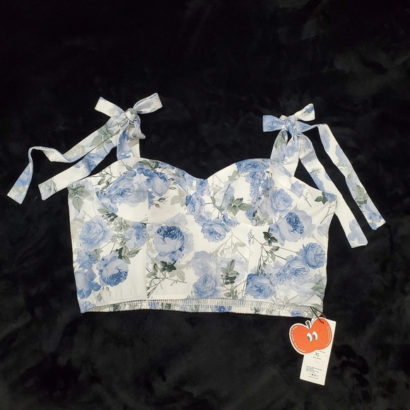 Cider Floral Blue and White Women's Top - Picture 4 of 14